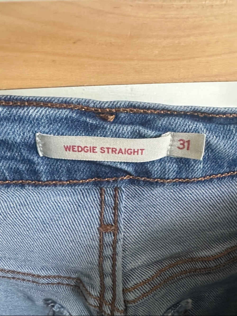 Levi's Women's Wedgie Straight Jeans | Size 31 - Picture 6 of 9